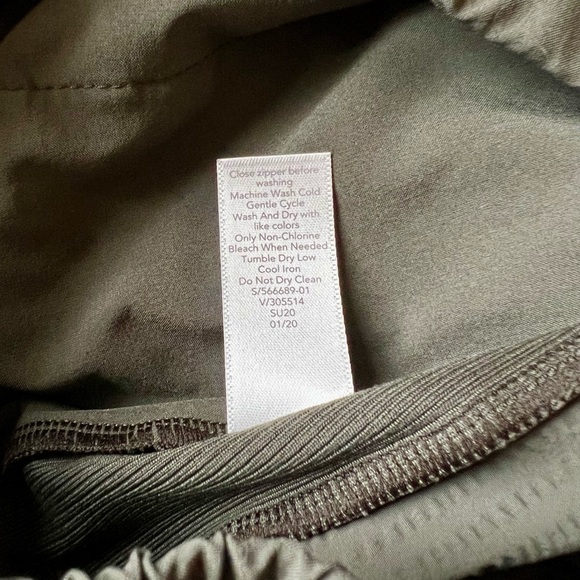 Athleta Brooklyn Textured Jogger, olive color, like new condition, size 6 - Picture 7 of 7